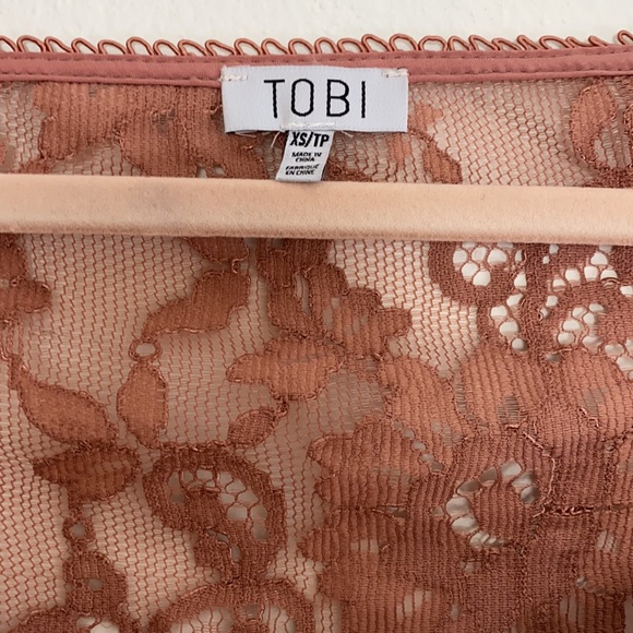 Lace 3/4 flutter sleeve sweetheart top - Picture 3 of 4